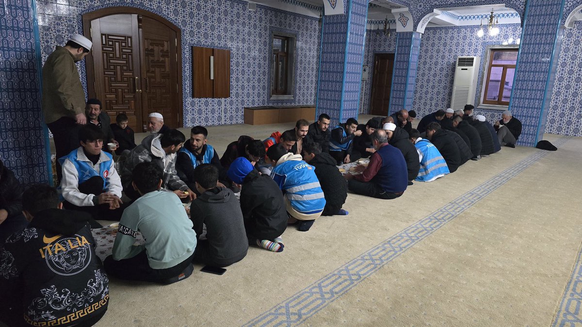 tugvamaras's tweet photo. 📍Hacı Hasan Gezginç Camii

“Sabah namazının iki rekat sünneti, dünya ve dünyadaki her şeyden daha hayırlıdır.” (Müslim, Salâtü’l-müsâfirîn, 96).

#YeniNesilGençlikVakfı https://t.co/uaiUU7Dggm