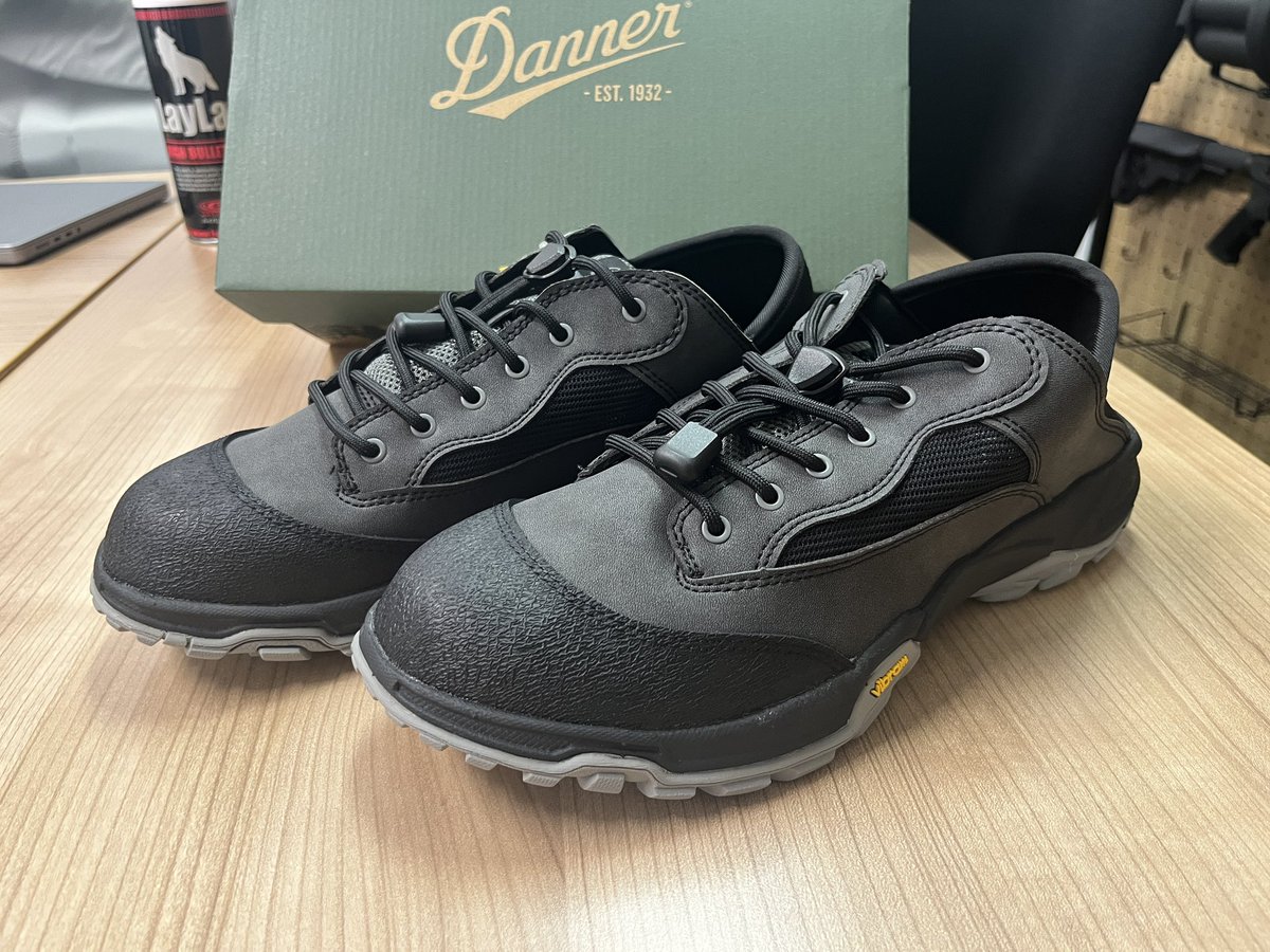 orz_IQ's tweet image. サバゲーのお供に最強のシューズを頂いた。
最初からかかと踏んでも良い設計なのありがたいし、BB弾大量に転がってるフィールドでも滑らず走り回れるから最強！

サイズ表記は海外仕様か少し大きめなので自分の足のサイズの0.5下を買うのおすすめ
laylax.com/products/45701…

#LayLax @laylax_official