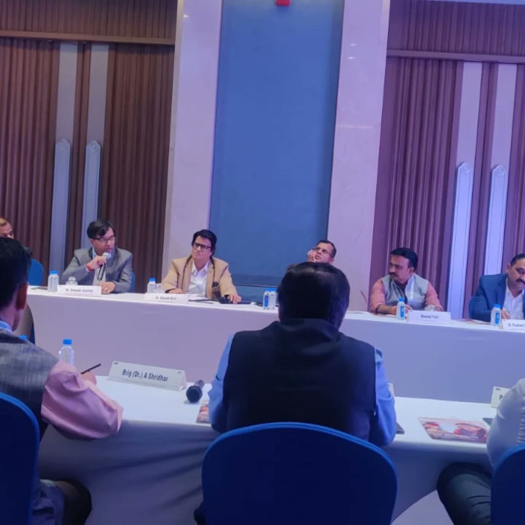 jaroliya_dr's tweet photo. Glad to interact at the Higher Education Leaders Roundtable at Marriott Hotel, Indore, organized by @D2L and @ObservenowMedia. The event had discussions on integrating AI in implementation of the Indian Knowledge System in line with NEP 2020.
@PIMR_Indore @davishjain @mamidala90 https://t.co/wu8xzUa0aK