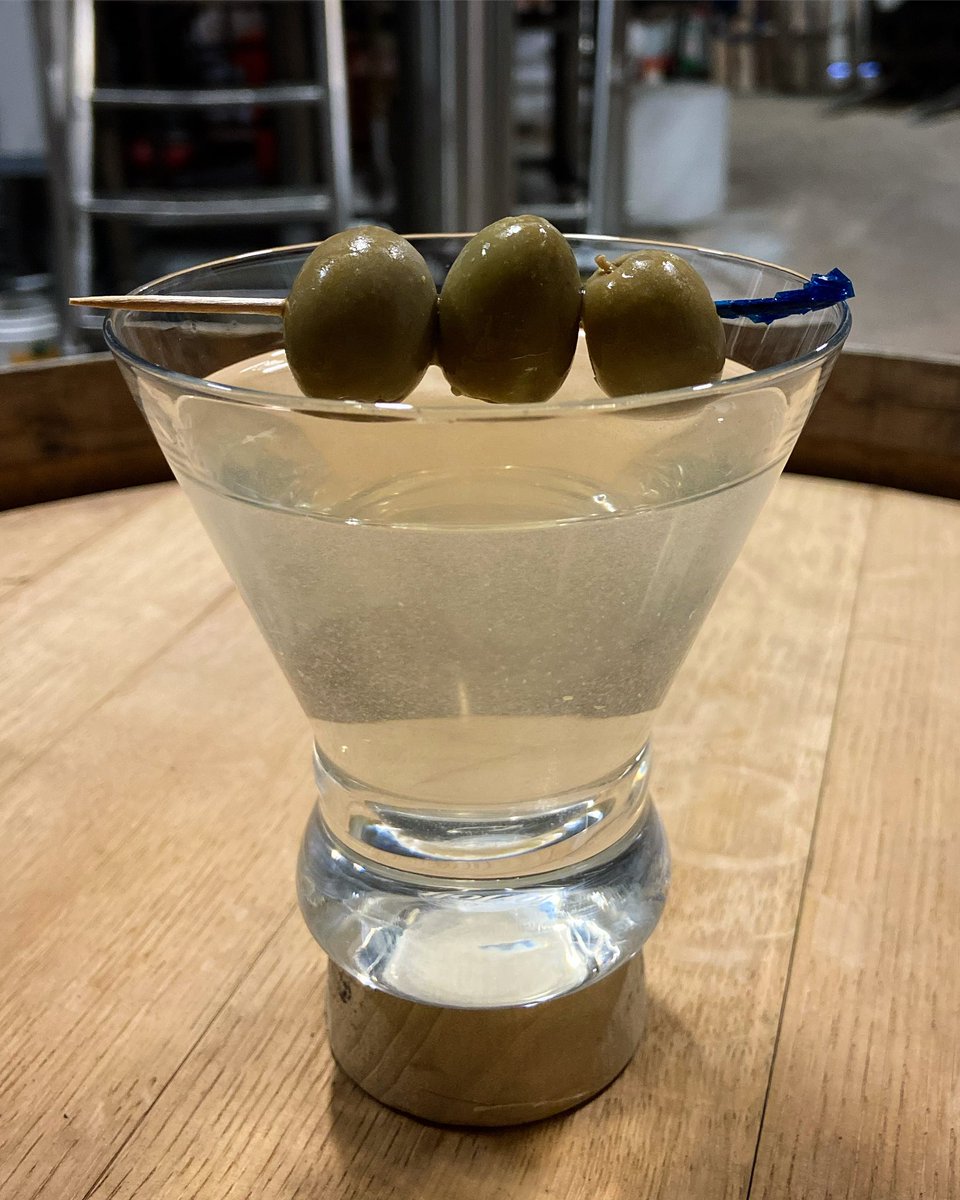 SLcraftspirits's tweet photo. Try a Traditional Martini made with your choice of our Sylvan Craft Spirits Gin or Easy Vodka!
🫒🍸🌾
.
.
.
#sylvancraftspirits #easyvodka #gin #vodka #gindrinks #vodkadrinks #martini #cocktail #distillery #craftdistilling #sylvanlake #alberta #centralab #drinklocal #drinkeasy https://t.co/U9fGx3UWNR