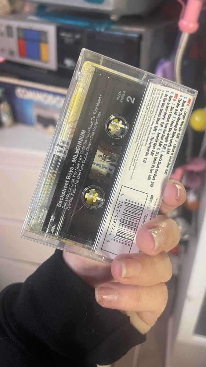 ClaireMax's tweet image. Things my girlfriend has in her room