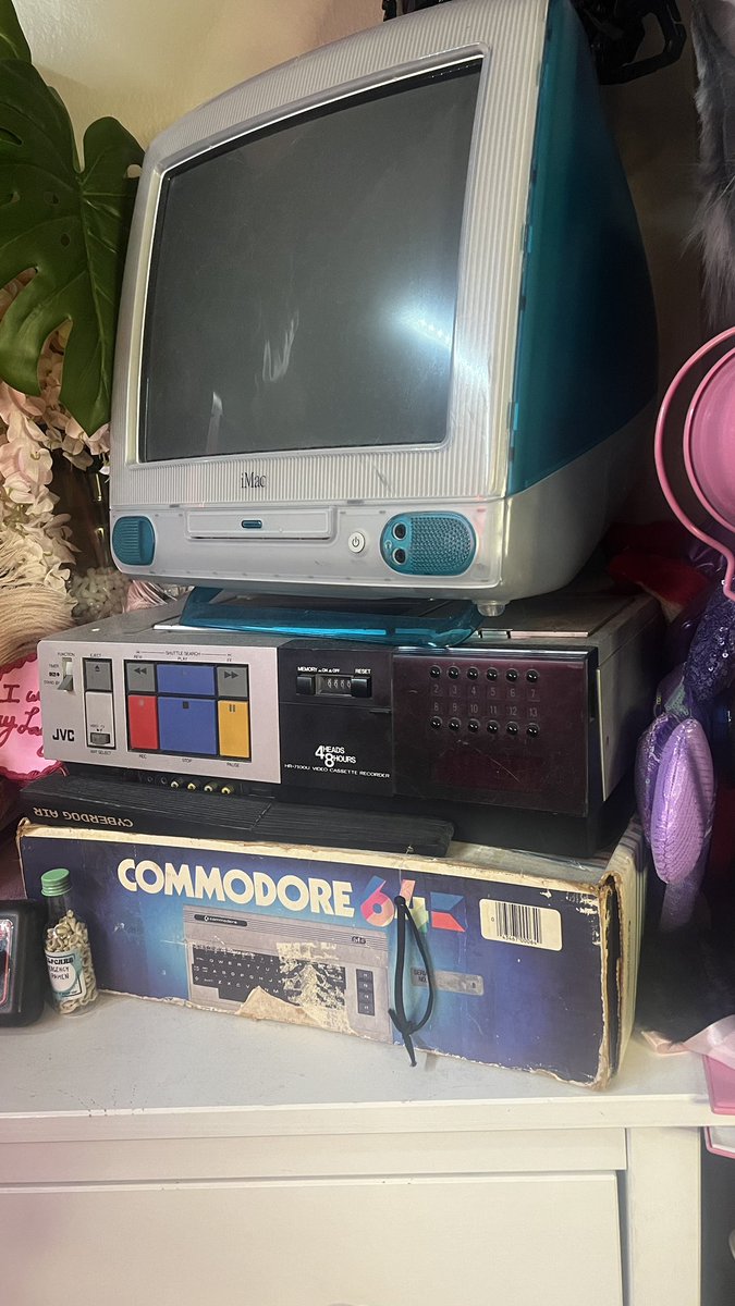 ClaireMax's tweet image. Things my girlfriend has in her room