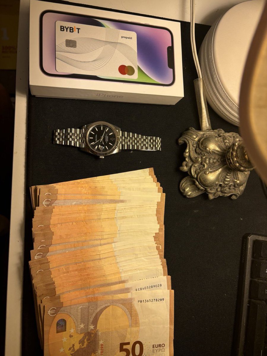 cryptolyxe's tweet image. POV: you held.