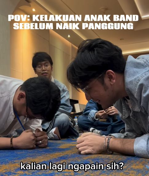 SenjienOfficial's tweet photo. kelakuan anak band sebelum naik panggung #Senjien https://t.co/GvYIr4WoUm