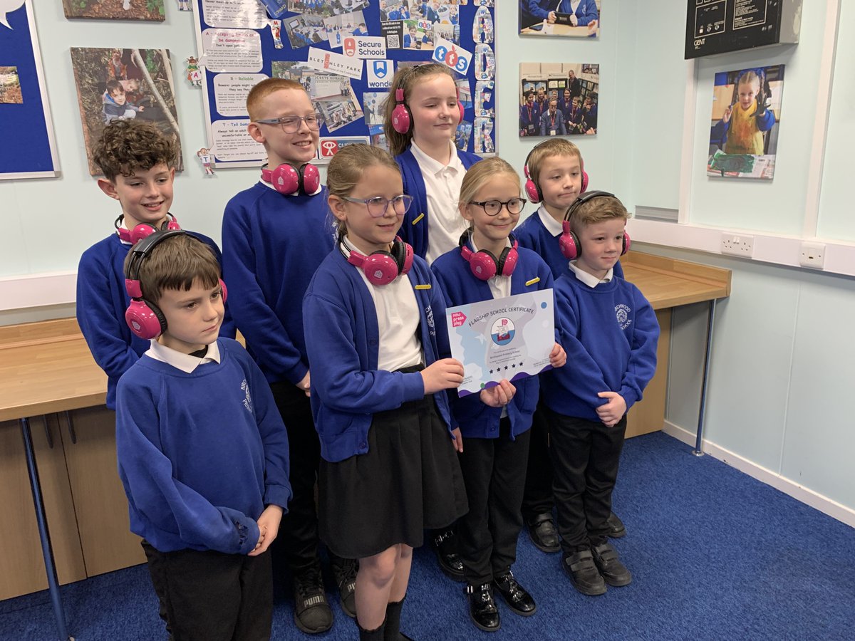 Last week, we had the pleasure of visiting <a href="/BirchwoodPrim/">Birchwood Primary School</a> and presenting them with your #FlagshipSchool certificate! 🎧🚢

We are so proud to have the staff &amp; pupils join us as champions for #nowpressplay and immersive learning 💪

A massive thank you to <a href="/Animate2Educate/">Martin Bailey</a> 🙌