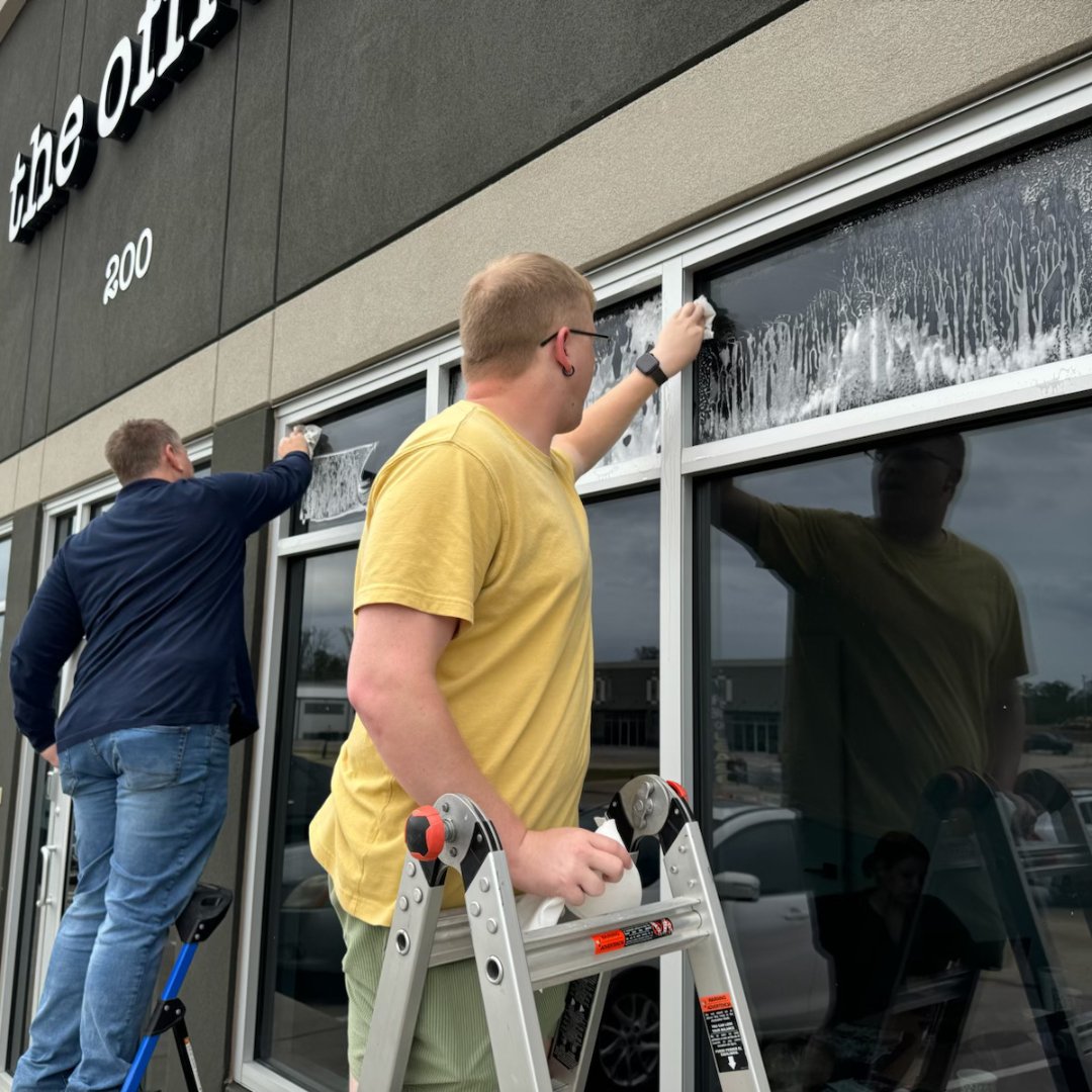 itjamescom's tweet photo. It took a lot of cleaning, patience, and Gatorade, but our sign is officially up! What do we think? 👇 https://t.co/9BuNpZgnX6