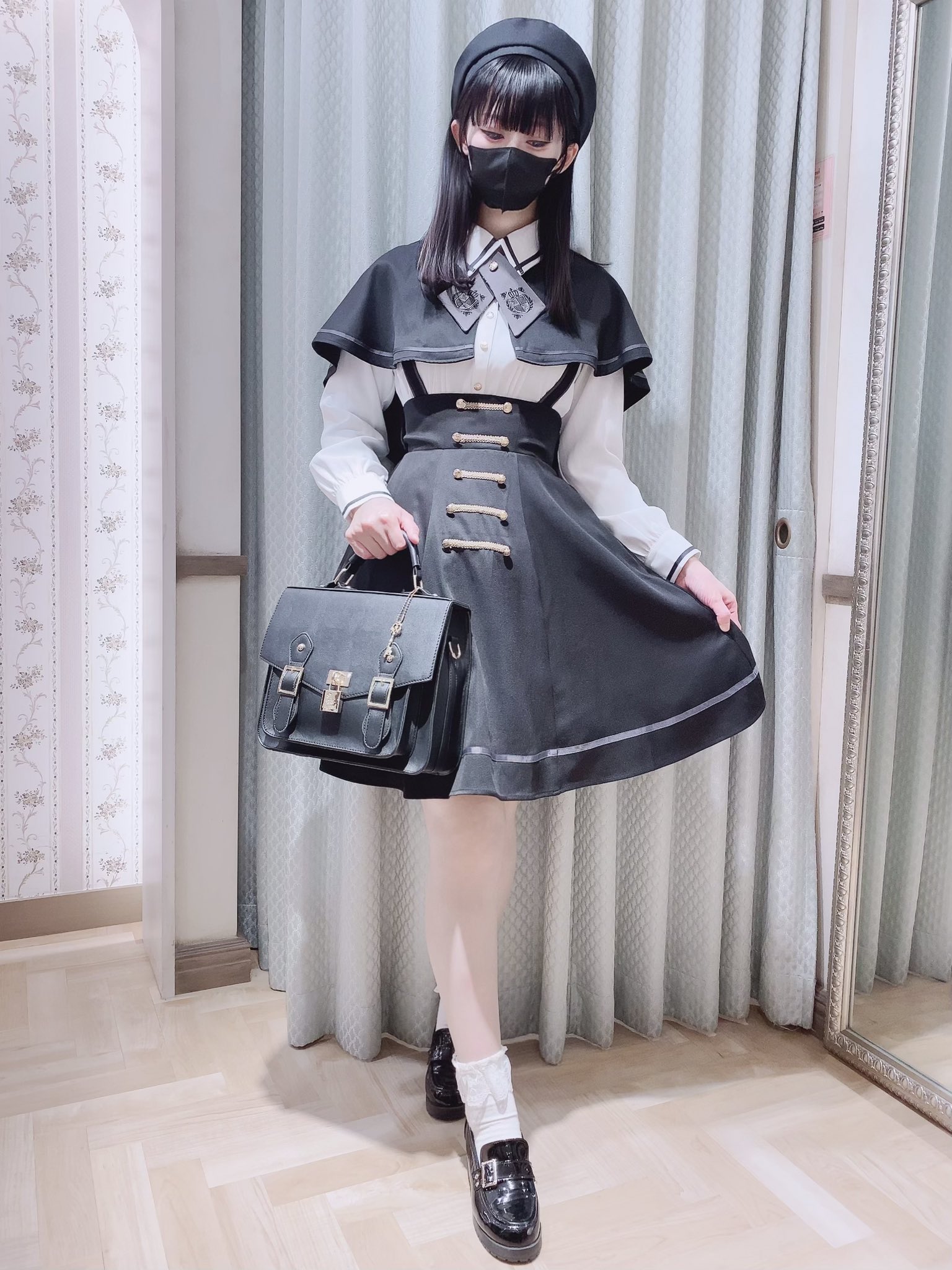 Amavel Wanderlands Emblemケープ付スカート