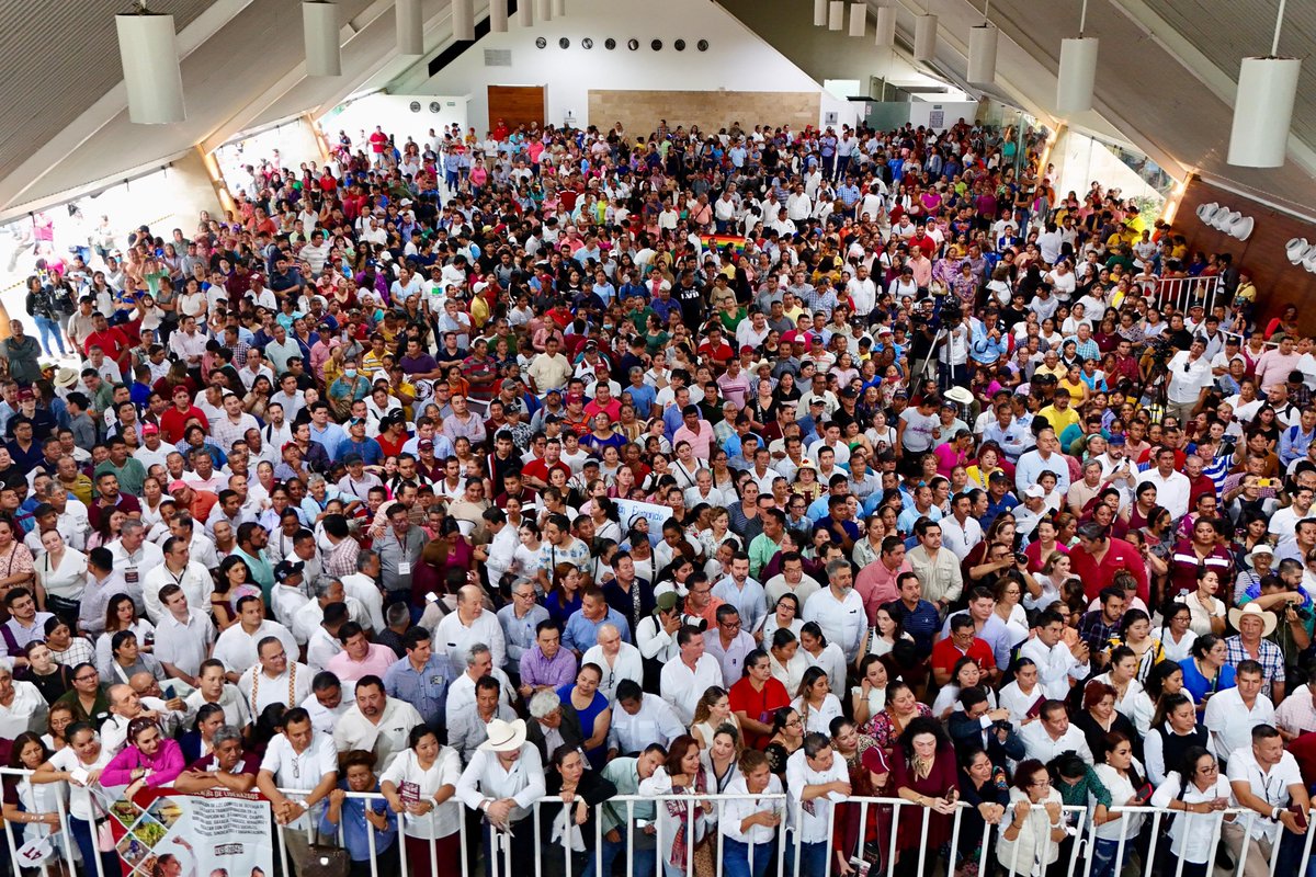 LuisaAlcalde's tweet photo. Con mucha alegría visitamos tierras tabasqueñas, el lugar donde comenzó este gigantesco e imparable movimiento que hoy es @PartidoMorenaMx.

Junto a miles de militantes –muchos de los cuales acompañaron al Presidente @lopezobrador_ en los tiempos de mayor adversidad– recordamos que Tabasco es ejemplo de que cuando la gente se organiza, puede cambiar su destino.