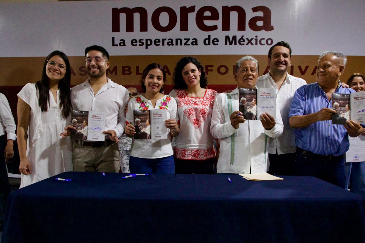 LuisaAlcalde's tweet photo. Con mucha alegría visitamos tierras tabasqueñas, el lugar donde comenzó este gigantesco e imparable movimiento que hoy es @PartidoMorenaMx.

Junto a miles de militantes –muchos de los cuales acompañaron al Presidente @lopezobrador_ en los tiempos de mayor adversidad– recordamos que Tabasco es ejemplo de que cuando la gente se organiza, puede cambiar su destino.