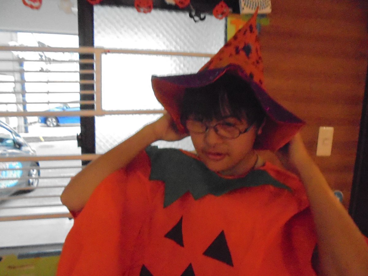 maruta215's tweet photo. 皆さん、こんにちは！
今回は「ハロウィン仮装競争」の様子をお伝えします‼
子どもたちは上手に衣装を身に着けることができました😄
#放課後等デイサービス
#運動
#療育
#ハロウィン
#仮装 
#ハロウィン2024 
#神奈川 
#横浜
#港北区
#神奈川区
#緑区 https://t.co/W8SzEg5vmw