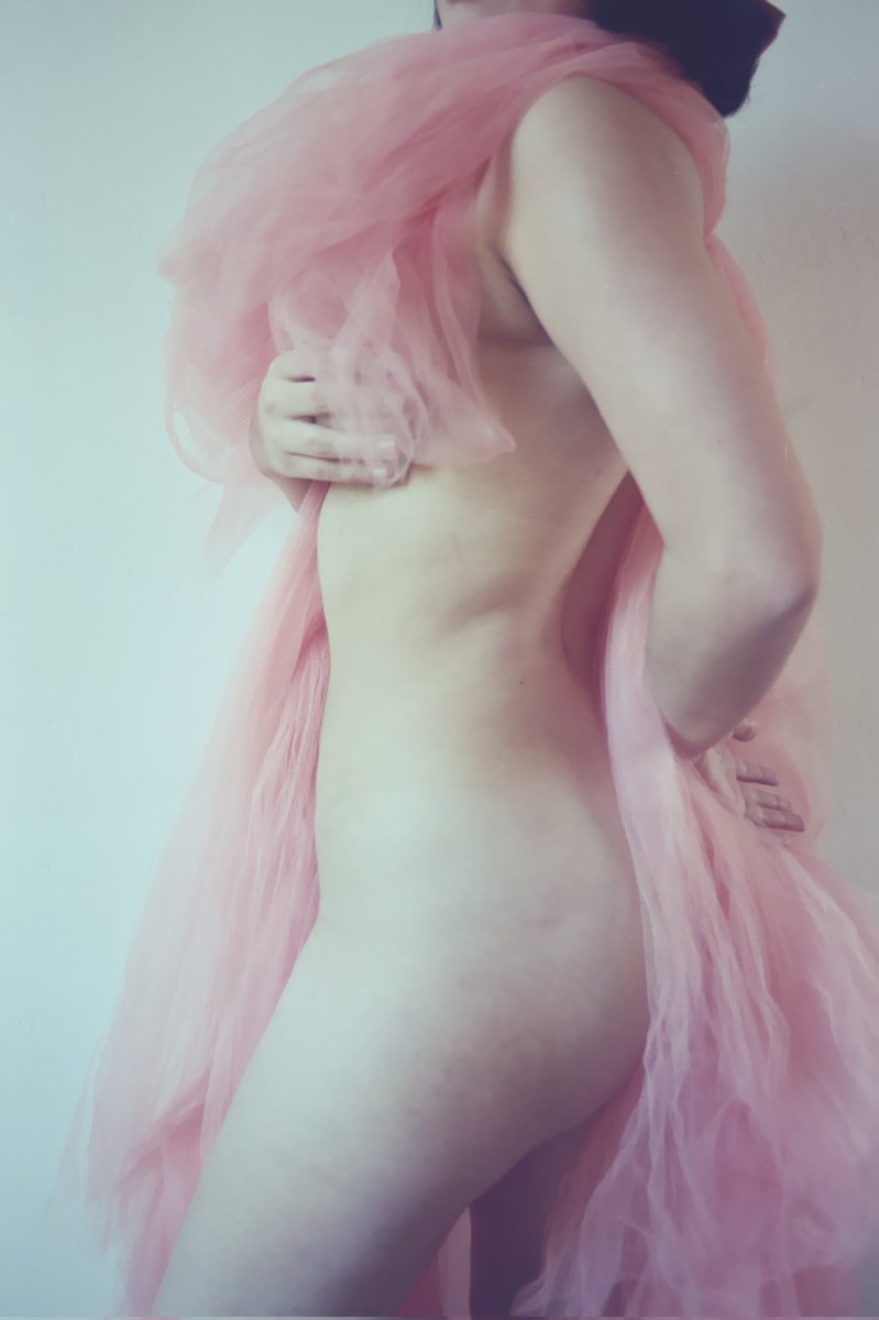 Cami.

Kodak Vision 250D a 400.

#35mm #analog #kodak