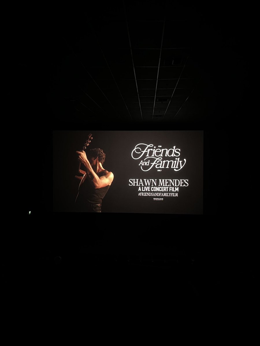_emi11y's tweet photo. shawn mendes, você fez tudo mais uma vez.
 #FriendsAndFamilyFilm https://t.co/uDyScHS6M2