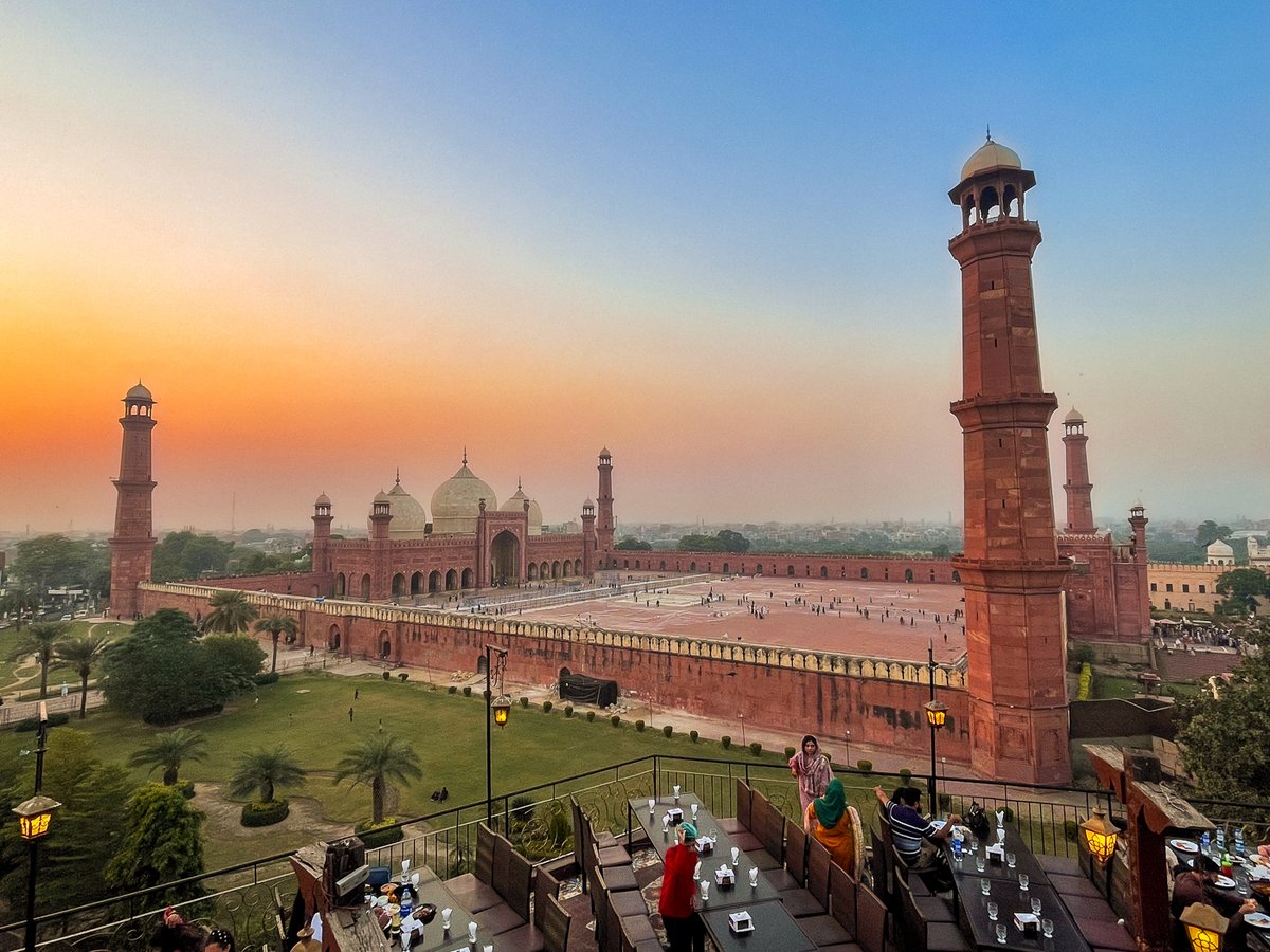 NEFootsteps's tweet image. Maybe the best restaurant view in Lahore? Having so much fun travelling in Pakistan!