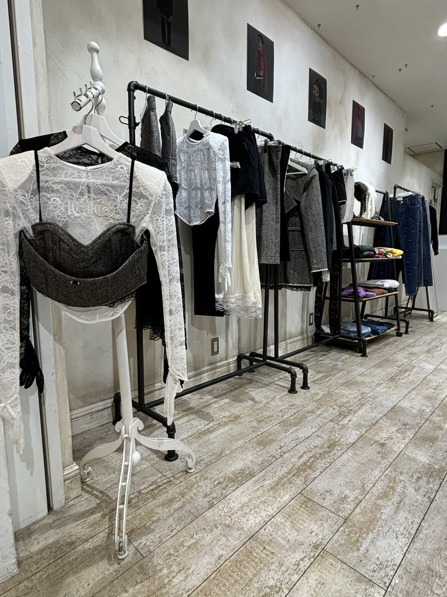 EST_umeda's tweet image. 【POP UP】

 neith.（ネイス）
11/20（水）までW24区画にて
期間限定OPEN🚩

neith.セレクトの古着や
お客様の私物にお好みの
シルクスクリーンプリントを
カスタムオーダーしていただけます！

スペシャルゲスト
ゆかり/りらさんの来店も決定！

#ネイス　#neith. #シルクスクリーン