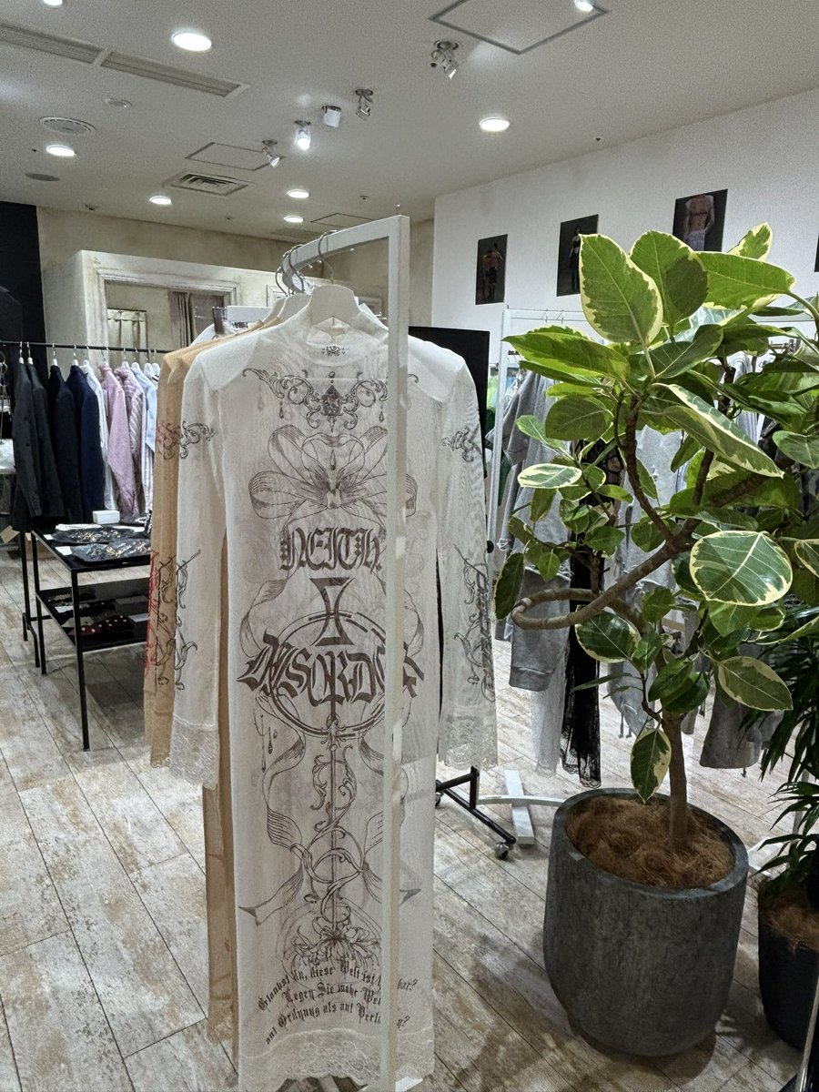 EST_umeda's tweet image. 【POP UP】

 neith.（ネイス）
11/20（水）までW24区画にて
期間限定OPEN🚩

neith.セレクトの古着や
お客様の私物にお好みの
シルクスクリーンプリントを
カスタムオーダーしていただけます！

スペシャルゲスト
ゆかり/りらさんの来店も決定！

#ネイス　#neith. #シルクスクリーン