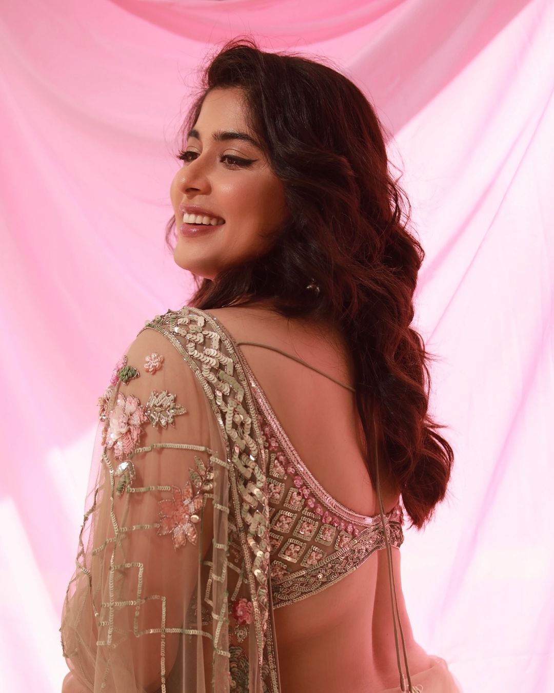 GcZGhfiagAAcrDX?format=jpg&name=large