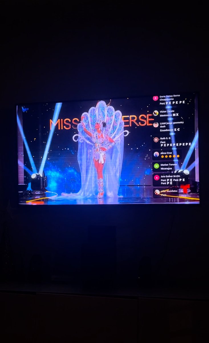 República Dominicana lo está dando todo! Estoy encantada con ese traje típico. Que espectacular 🇩🇴🇩🇴🇩🇴 #MissUniverse2024