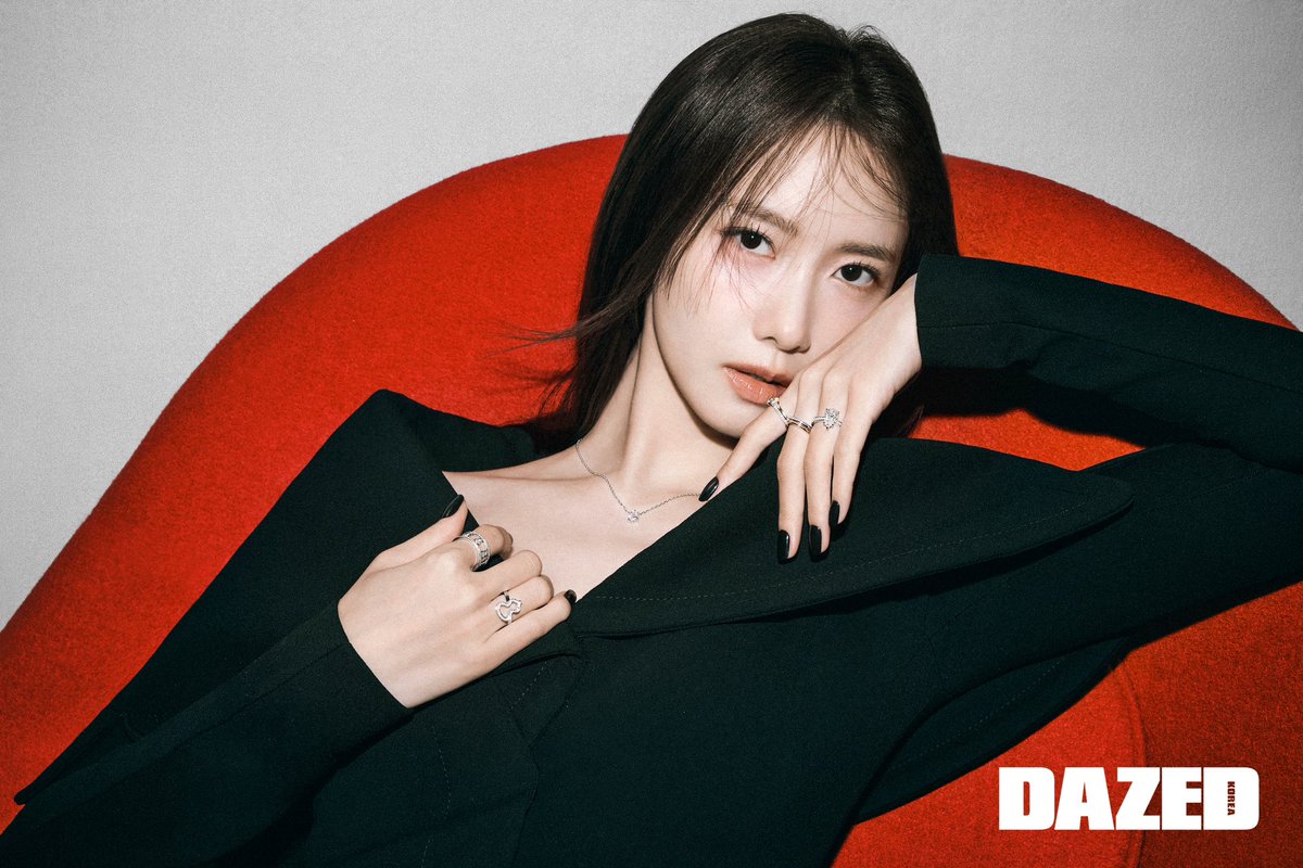 DazedKorea's tweet photo. MIGHTY MODERNITY #협찬

임윤아를 타고 흐르는 빛, 비로소 키린이 그 윤곽을 드러낸다. 

The light flowing through lim Yoona finally reveals the outline of Qeelin.

Discover more in <DAZED> KOREA DECEMBER 2024 issue. https://t.co/9PSIVcVv1T
