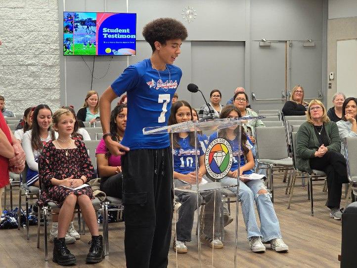 LHSchools's tweet image. 🇺🇸 @wmspatriots students presented on their impactful #afterschoolprograms Showcasing their experiences with Model United Nations (MUN), as well as their sports programs, fostering teamwork, dedication, and resilience. Great job, Patriots! 🇺🇸 #LHCSD