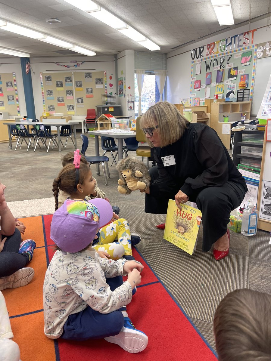PreK_rocks_'s tweet photo. Thank you @principalplewis for being our guest reader today! #kansasreadstopreschoolers 
@BrookridgeSMSD @la_neal https://t.co/pN2KuEuI4m