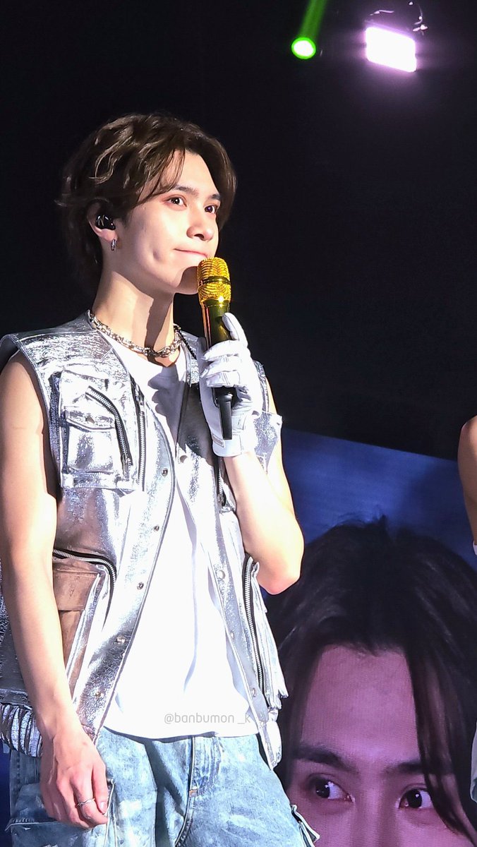 cute dimple peeking 😙😙

cr. banbumon_k