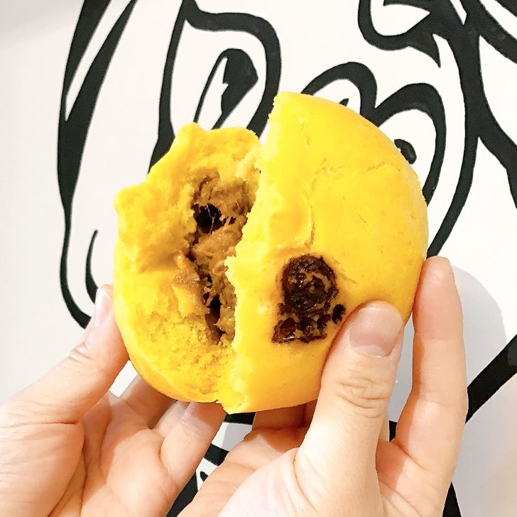 こんにちは！
PEACE&amp;MOSH OPENしております🙌

職人さんがひとつひとつ丁寧に皮から手作りしている大人気の押競饅頭は冷凍状態でも、温めた状態でもテイクアウト可能です。

お土産や差し入れにいかがですか？
本日も皆様のご来店心よりお待ちしております！⁡

#peace_and_mosh
#mobstyles⁡⁡⁡