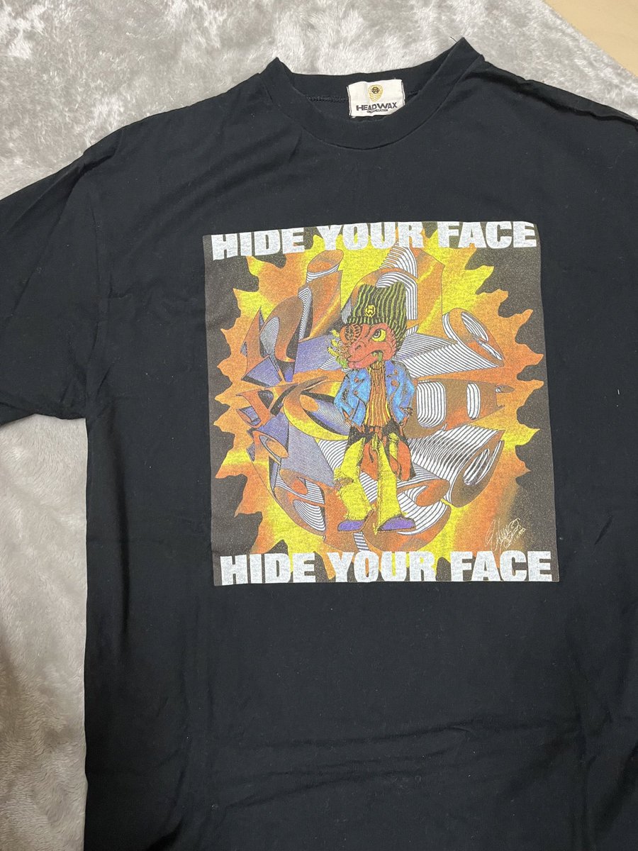 hidea5858's tweet photo. 大事なヴィンテージTシャツ✨　
時が流れて30年も経つとは思えない
デザインのかっこよさ
hideちゃんさすがすぎる https://t.co/NXuwy70u8W