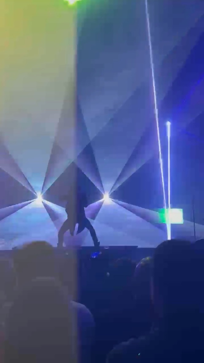 #TBT Last year's torn meniscus tour!
#violin #figaro #transsiberianorchestra
📷: Elise Komer