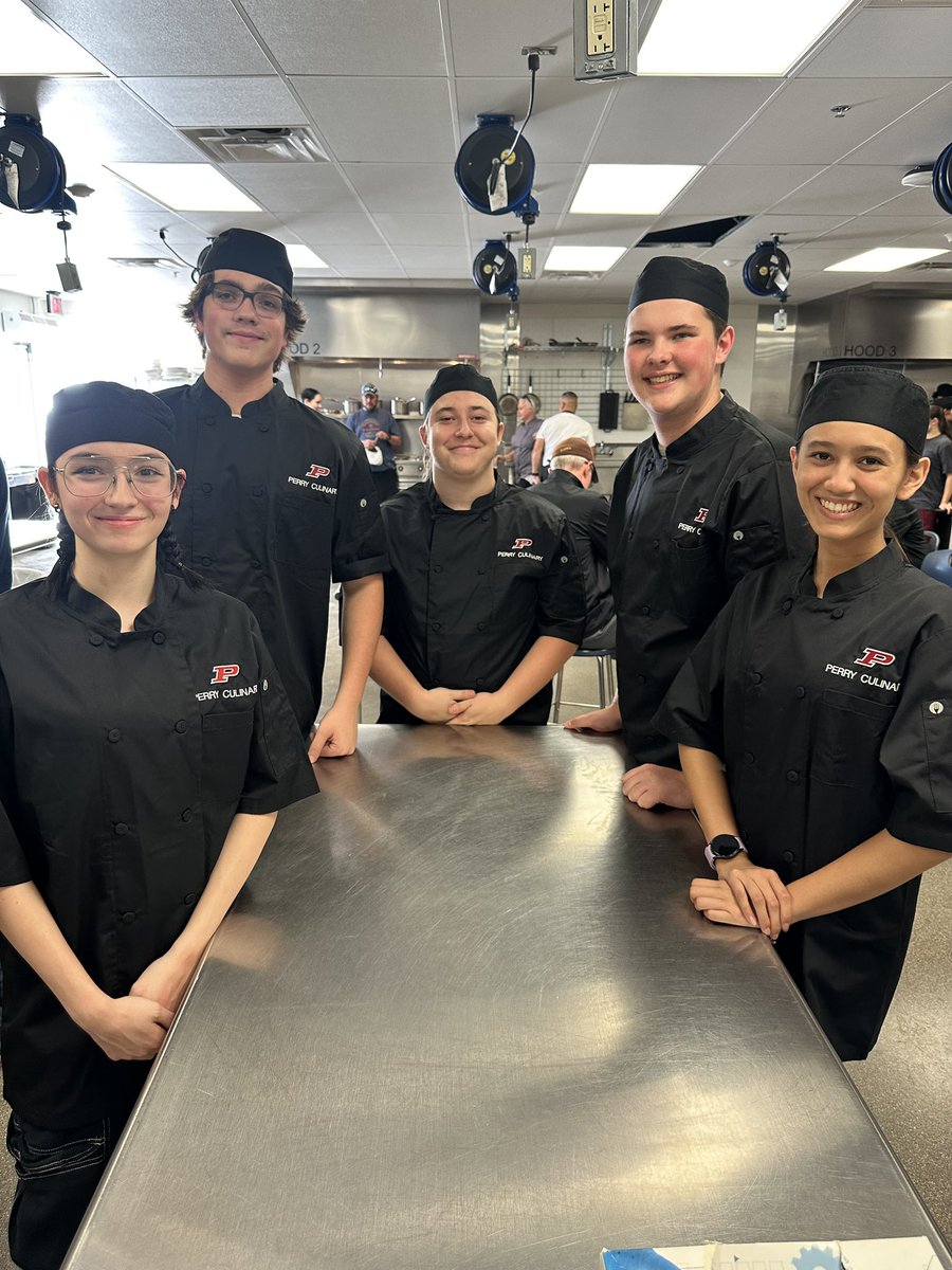 PerryPumas07's tweet photo. Perry HS culinary team did an amazing job at
the CUSD Annual Chopped Challenge! #iamCTE @perry_pumas @ChandlerUnified @CTECUSD https://t.co/kovxSp1jgK