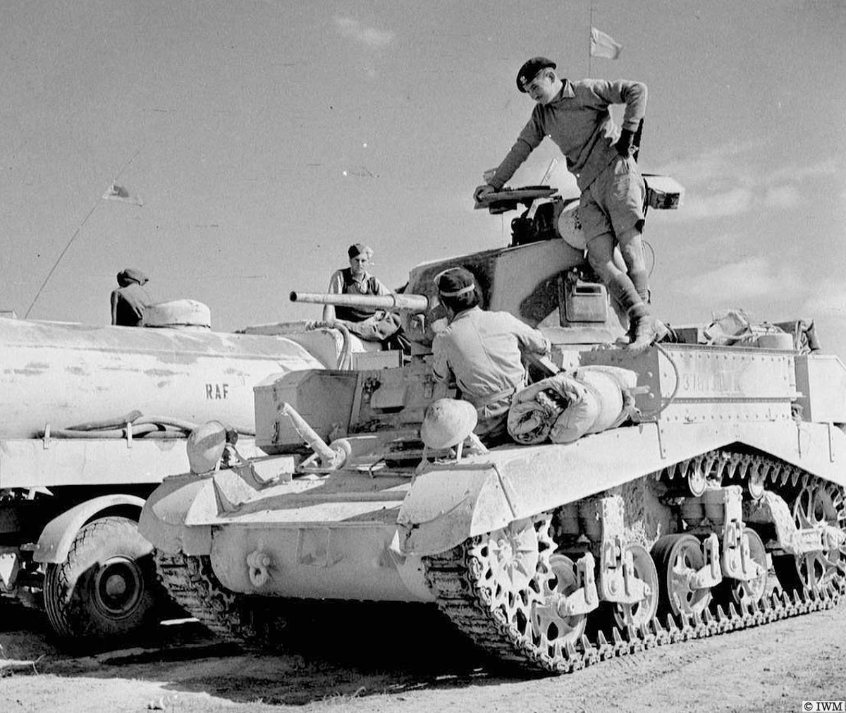 rgpoulussen's tweet image. #OTD in 1942, Sidi Barrani area. Fuel delivery to a Stuart tank. (Who said Air Force and Army didn't get along? 😊) #WW2 #HISTORY