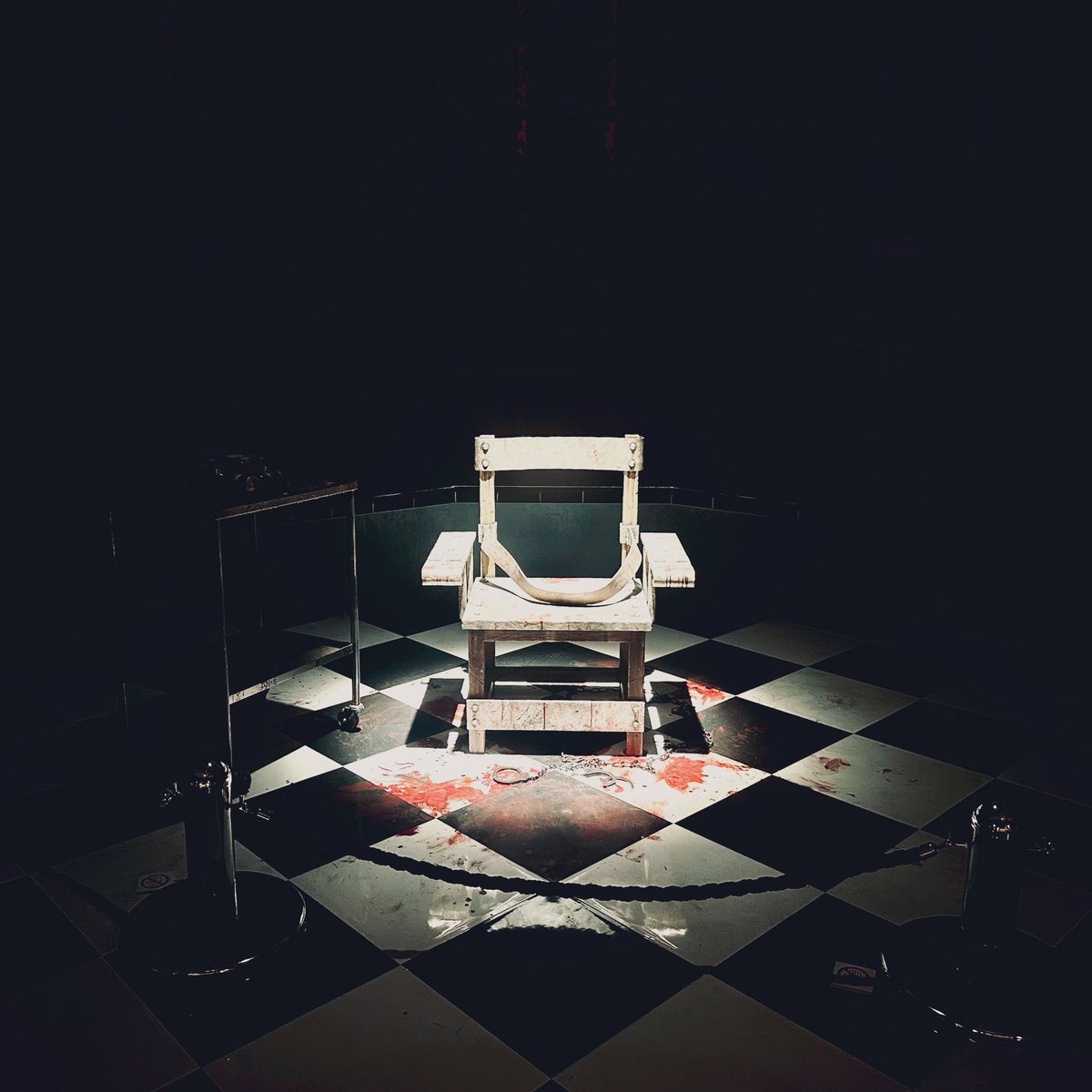evimisa1's tweet photo. 東京喰種EX.へ。　
みんな大好き拷問部屋。
ここであのカネキくんが生まれたんだな…と感無量。
欲しかったムカデ耳栓も、良きかな良きかな。

#グール展 #東京喰種EX #東京喰種MR #東京喰種 https://t.co/orvHZJmgdt