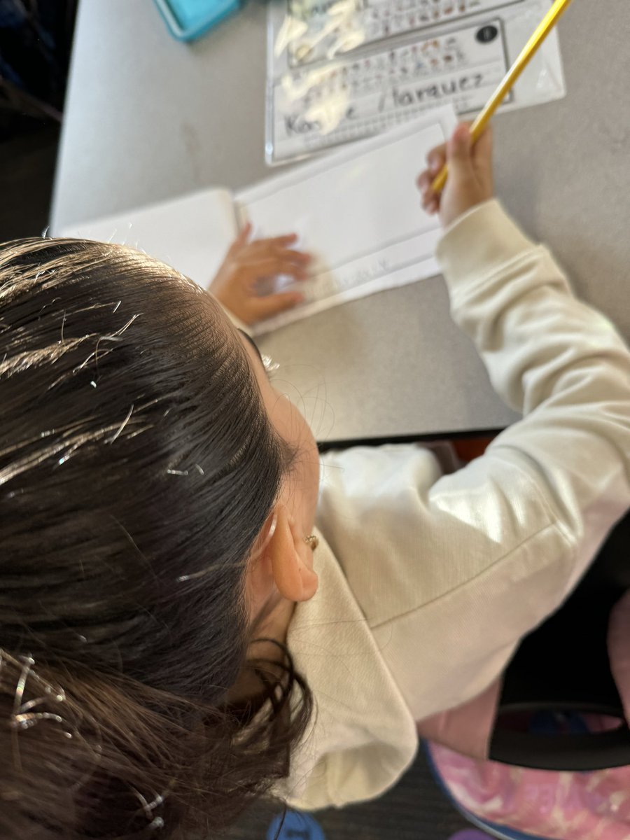 CFISD_Hancock's tweet image. Hawk Thoughts with Ms. Garner’s kindergarten class! 

#WritingPractice #Labeling #SentenceStructure @FelderTamera