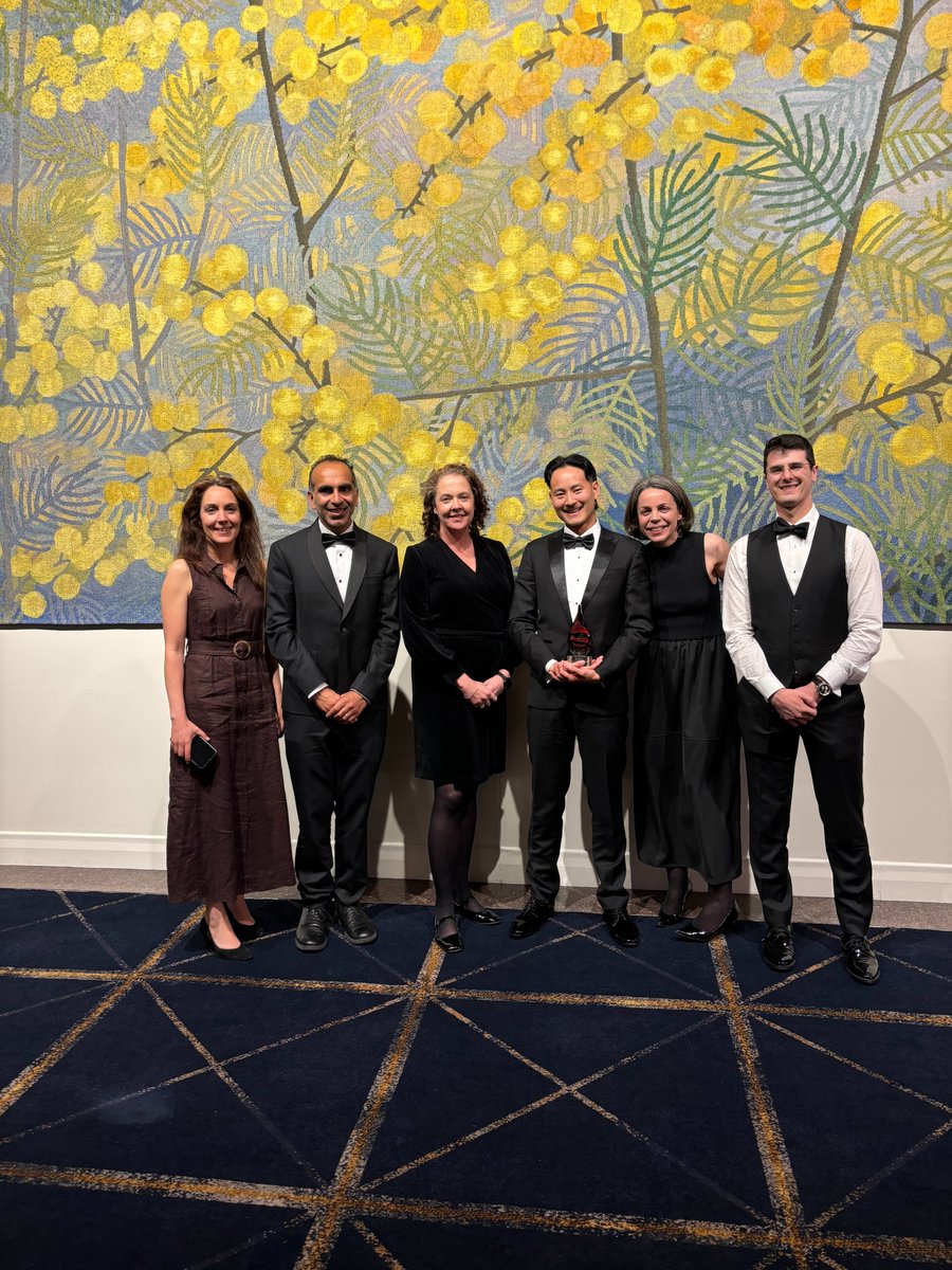 WEHI (Walter and Eliza Hall Institute) (@wehi_research) on Twitter photo Congrats to Dr <a href="/JinNg_1/">Jin Ng, PhD</a>, who was highly commended in <a href="/ResAustralia/">Research Australia</a>'s Discovery Award! 🏆
This recognition honours his groundbreaking discovery, paving the way to better identify lung cancer patients likely to benefit from immunotherapy.
Read more 👉 wehi.edu.au/news/advancing… Congrats to Dr <a href="/JinNg_1/">Jin Ng, PhD</a>, who was highly commended in <a href="/ResAustralia/">Research Australia</a>'s Discovery Award! 🏆
This recognition honours his groundbreaking discovery, paving the way to better identify lung cancer patients likely to benefit from immunotherapy.
Read more 👉 wehi.edu.au/news/advancing…