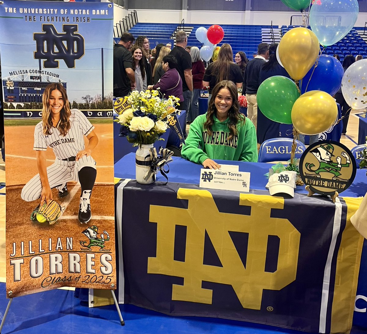JETTorres2025's tweet image. COMMITTED! One Step Closer to my Future Home. Loving being Irish! 鈽橈笍鈽橈笍鈽橈笍鈽橈笍鈽橈笍鈽橈笍@NDsoftball @2Ganeff #GoIrish鈽橈笍