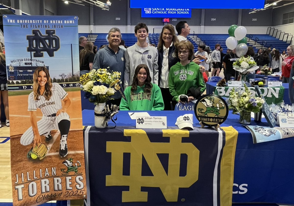 JETTorres2025's tweet image. COMMITTED! One Step Closer to my Future Home. Loving being Irish! 鈽橈笍鈽橈笍鈽橈笍鈽橈笍鈽橈笍鈽橈笍@NDsoftball @2Ganeff #GoIrish鈽橈笍