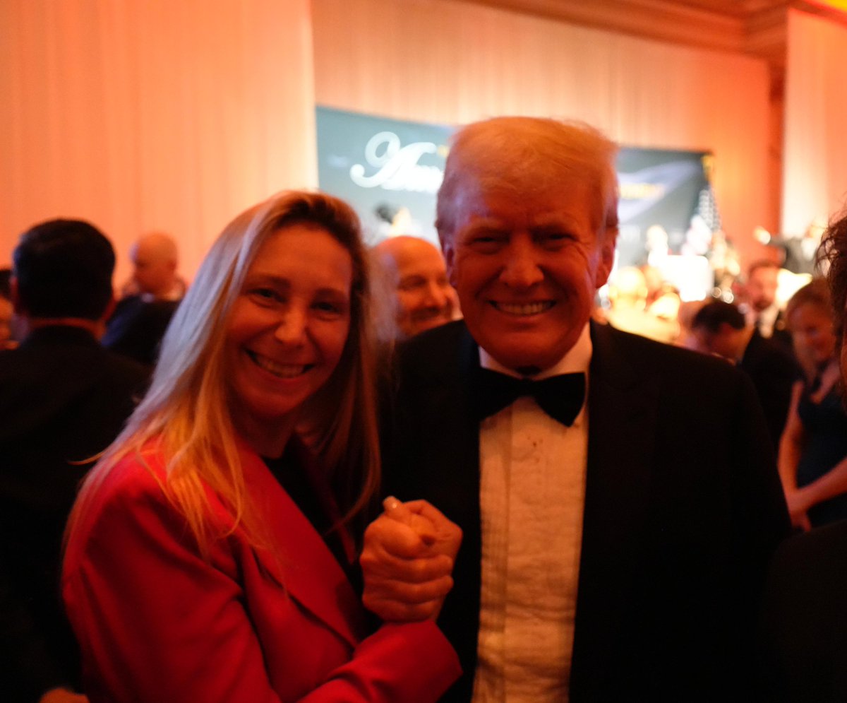 MIRÁ VOS A EL JEFE...!!!
VIVA LA LIBERTAD CARAJO