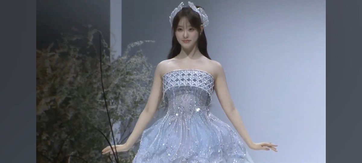 Oscdotcom81's tweet photo. Did i just say queen Mu yao on the runway? Yes
#LoveGameinEasternFantasy #muyao #ZuXuDan https://t.co/RbWeE1Sdmp