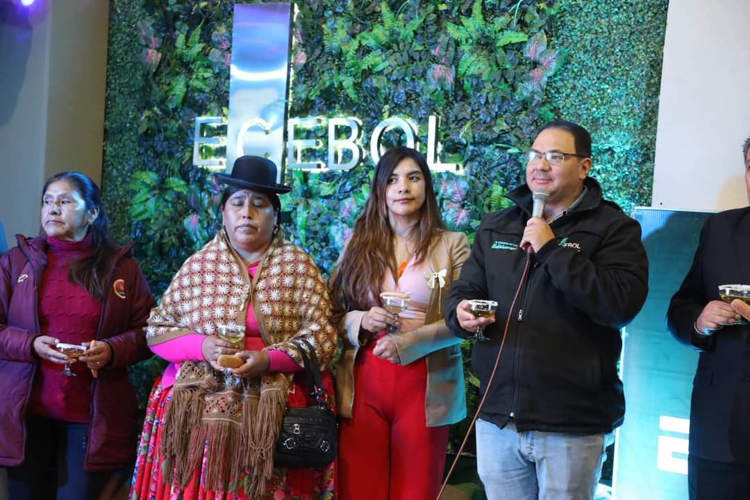 Sedem_Bolivia's tweet photo. #SedemIndustrializamosBoliviaI ¡Gracias #Oruro! Hoy el #SEDEM y sus Empresas Públicas Productivas Cementos de Bolivia #ECEBOL y  Cartones de Bolivia #CARTONBOL, además del #Subsidio, inauguraron sus stands en la Feria más importante del occidente del país, la #FEXPOTECO2024. https://t.co/qMVjsx6obJ