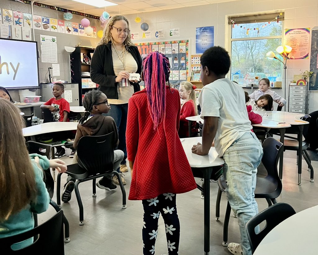 CarlenaSheeran's tweet image. It was a great day to visit the 1st grade &amp;amp; 3rd grade classrooms @mviewelem who were locked in &amp;amp; focused on improving their literacy knowledge!👫🏽 #HCSDifferenceMakers #IMSE #ReadersMakeLeaders #Comprehensive #Morphology #AllOnGradeLevel