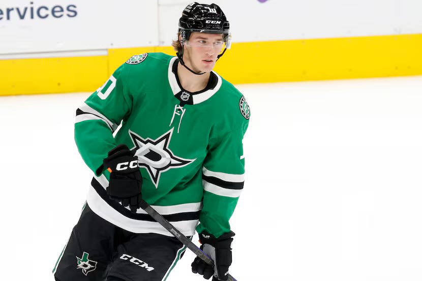 Oskar Bäck tonight:

— 1 goal
— 2 points
— +1

First NHL goal for the youngster!