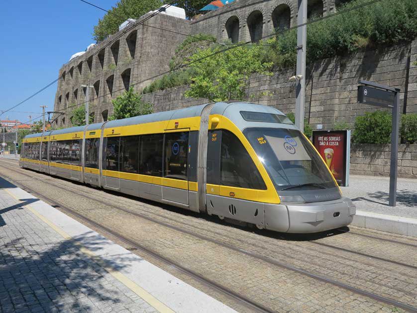 PortugalGuide's tweet image. Railway stations in #Porto including main railway stations,  Porto metro stations and suburban stations around Porto #portometro #saobento #campanha portugalvisitor.com/portugal-trave…