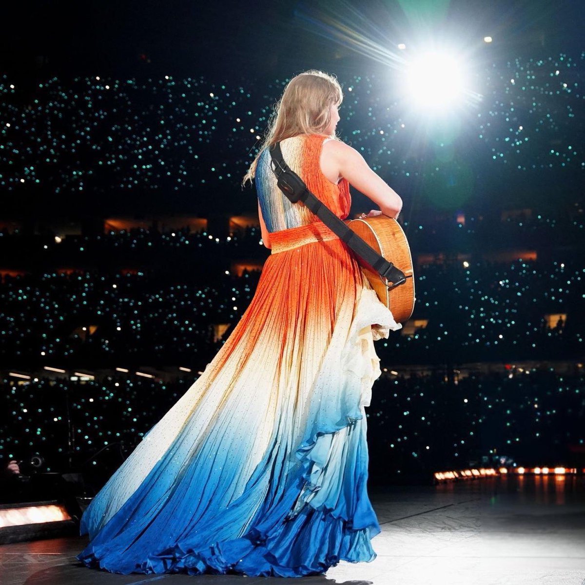 tswifterastour's tweet image. 🚨| TAYLOR SWIFT PERFORMS A MASHUP OF "My Boy Only Breaks His Favorite Toys" and "This Is Why We Can't Have Nice Things" FOR THE ERAS TOUR IN TORONTO! #TorontoTSTheErasTour