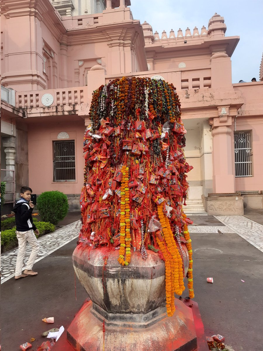 sen_ginni's tweet photo. पिछले साल आज के दिन मैं बनारस में थी। लंका से अस्सी घाट तक पैदल गए थे देव दिवाली देखने। इस साल बेड रेस्ट पर हूं। समय समय की बात है। #DevDeepawali2024 https://t.co/tY2t72uOPo