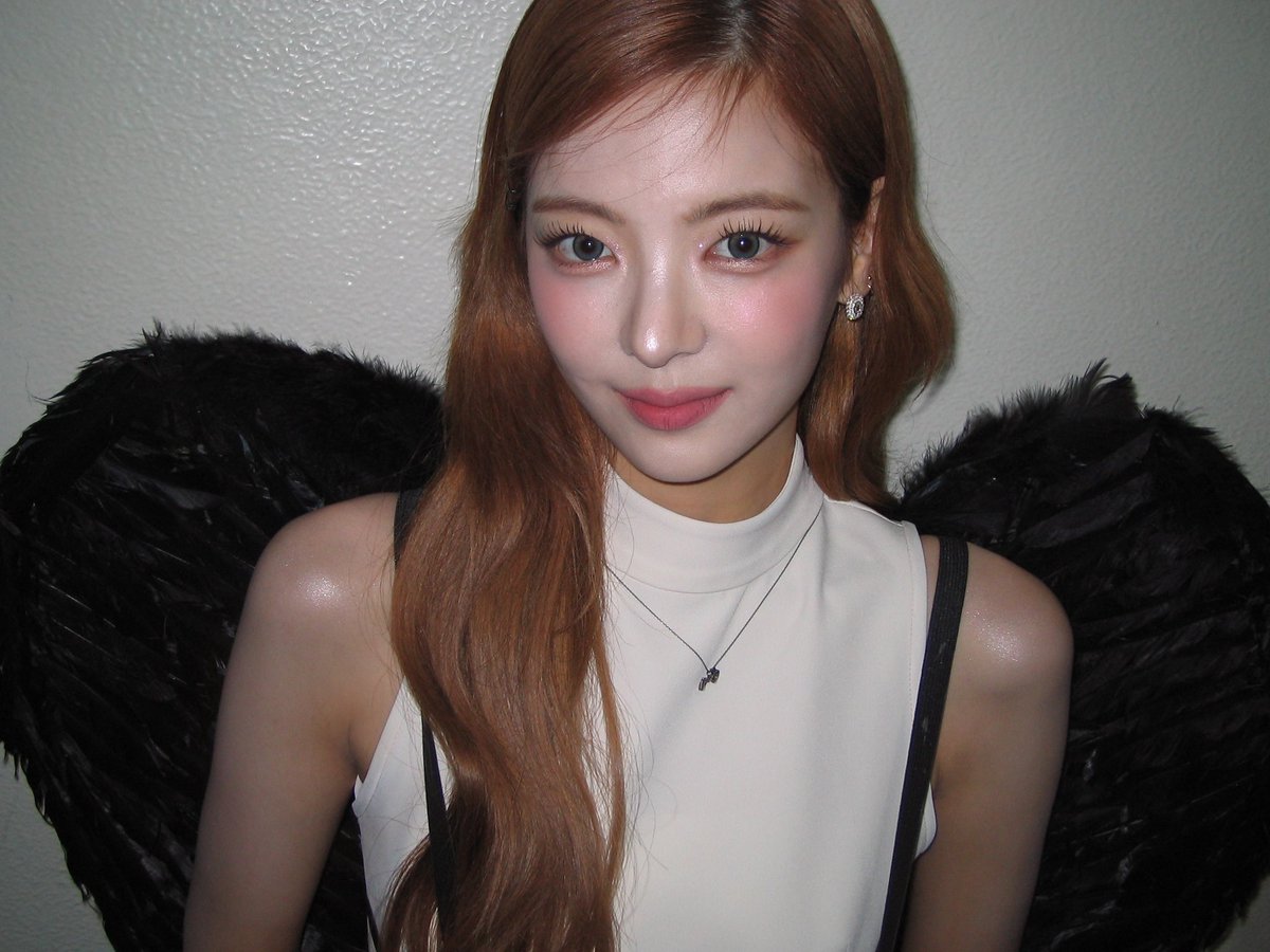 liaghtup's tweet photo. ㅤ

your imaginary friend is the one who has black wings 🧚‍♂️🖤 

ㅤ https://t.co/iBkmh9dVTF