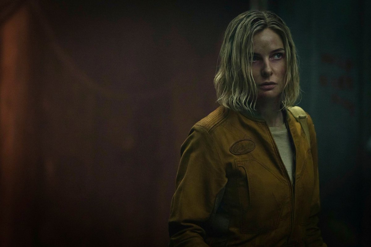 debrapalermo's tweet image. SWEET MOTHER OF GODDESS! I just finished the S2 premiere of #SILO and I can confidently confirm that #RebeccaFerguson is hotter and more badass than ever! ❤️‍🔥 My whole body is sore and achy after watching her physical performance in that episode. HOLY HELL! 😵😍 #Silo2 🔥🔥🔥🔥🔥