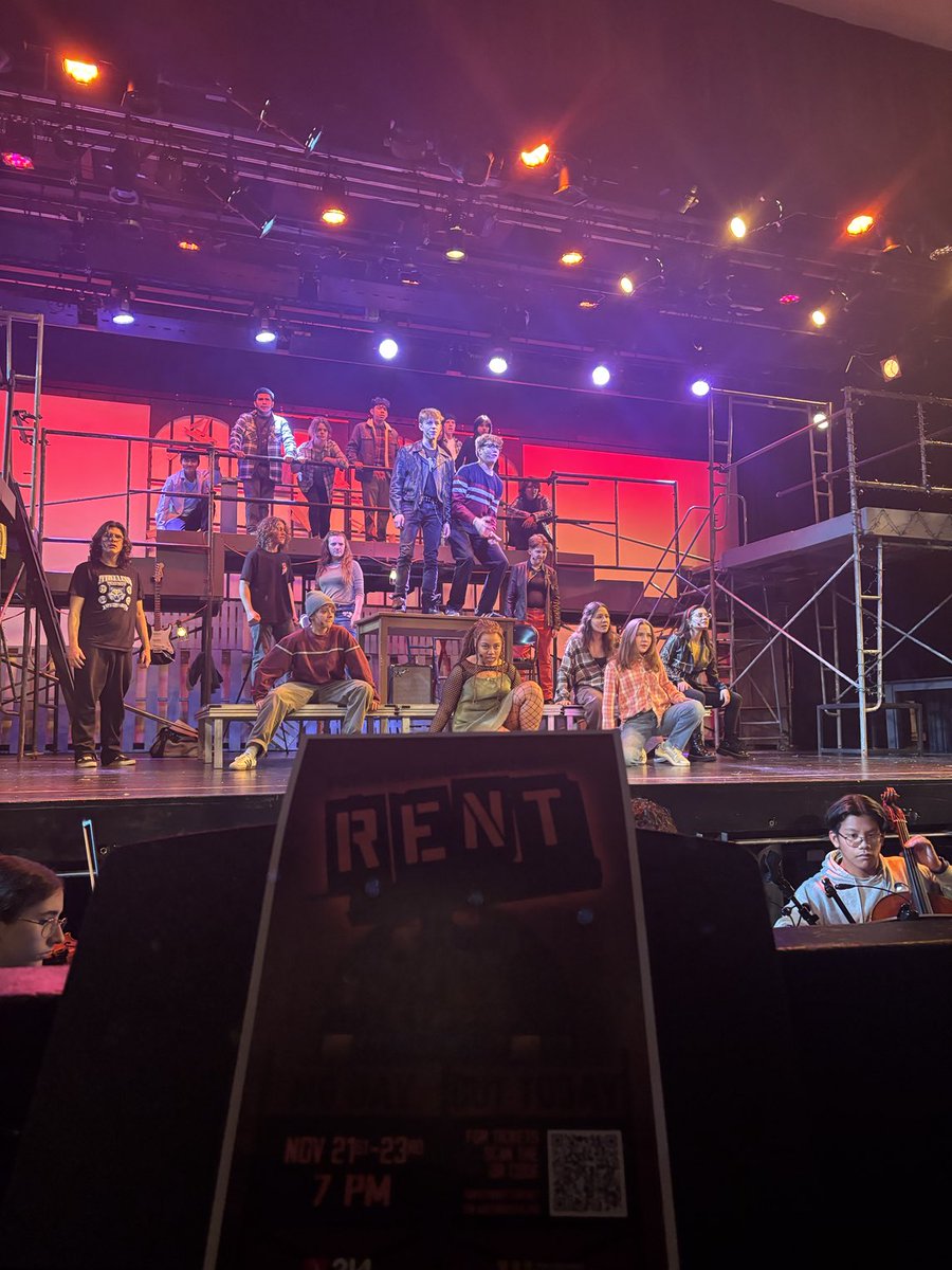WHS_FineArts's tweet photo. RENT is due in one week! 
https://t.co/4Bm5xyWD9z
 #NoDAYbutTODAY 
#IamanARTIST
#TheWheelingWay
⁦@hubbardbradford⁩ ⁦@WHSactivities⁩ ⁦@Wheeling_Cats⁩ ⁦@District214⁩ ⁦@d214finearts⁩ https://t.co/ddz42V2C2h