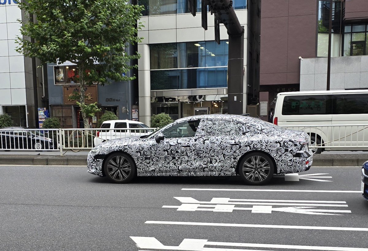 ryukujira's tweet photo. 外車かな...

#カモフラージュ
#新型車 https://t.co/XYJxBs7VVF
