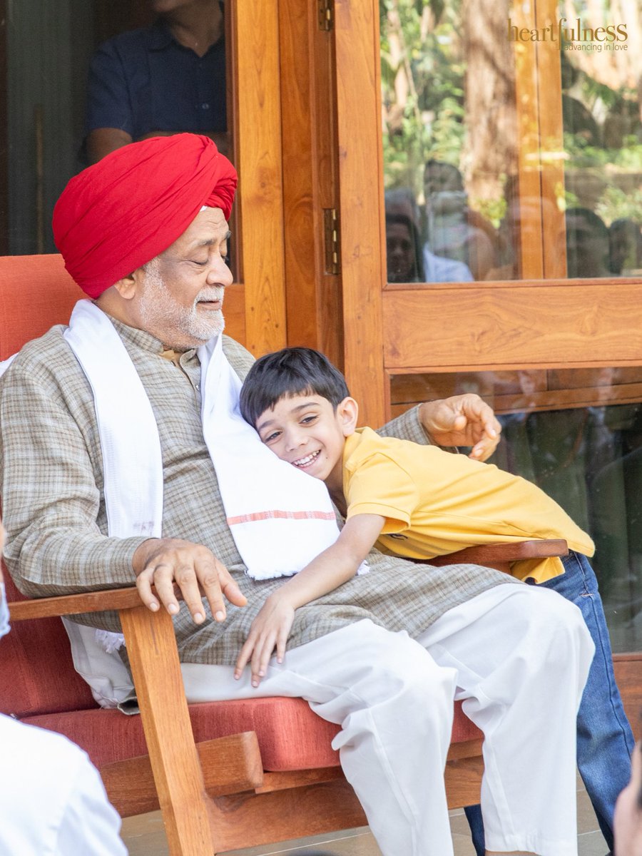 kamleshdaaji's tweet photo. On Guru Nanak Saheb’s birth anniversary, one of the most important lessons we can learn from his life is the value of equality and unity among all humanity. He proclaimed that God is one and resides within each of us. During his time, there was intense communal strife among various religions and sects, yet his vision for the world was one of inclusive, universal humanism.

On this occasion, let us recognize that humanity is one, united in the subtle field of love and unity. As we embark on this journey, the most crucial and foundational step is the realization that we are one and in harmony with ourselves.

#gurunanakjayanti2024