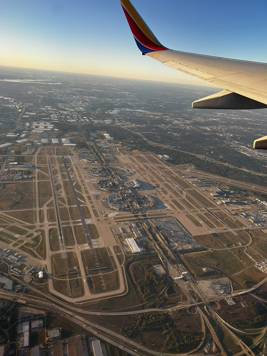 n194at's tweet photo. Which airport is this?
#AvGeek #AvGeeks https://t.co/pfhAD9Xktt