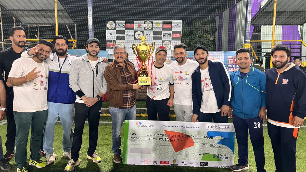 IndCom_DirJammu's tweet photo. Exciting conclusion to the Mirchi Box Cricket League!
 🏆 Director I and C Jammu @ManhasArun presented awards to the winners,  after an exhilarating final match. Congratulations to all participants for an unforgettable season! @diprjk  @DailyExcelsior1 https://t.co/2M1ryIMpqr